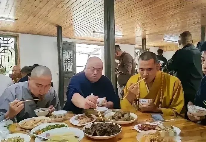 为什么道士很瘦，和尚普遍都胖？ 