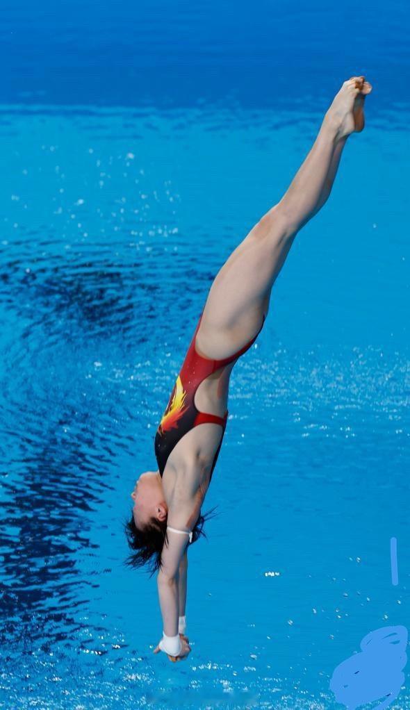 陈芋汐搭档14岁崔家溪出战跳水世界杯总决赛女双10米台陈芋汐将搭档崔家溪双人10