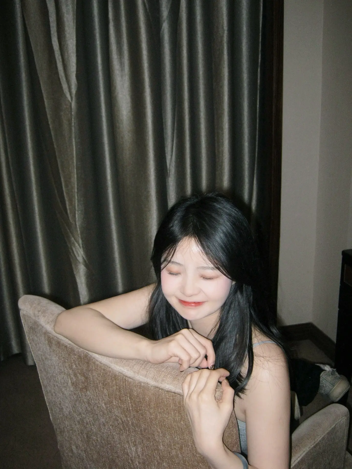 你说最近过得还算幸福美满。