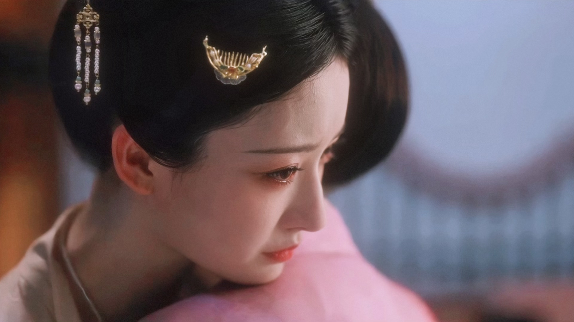 杨舒伊的鼻子长得特别好把侧脸美观度拉上好几个台阶。。台词也很好很清楚而且有感情，