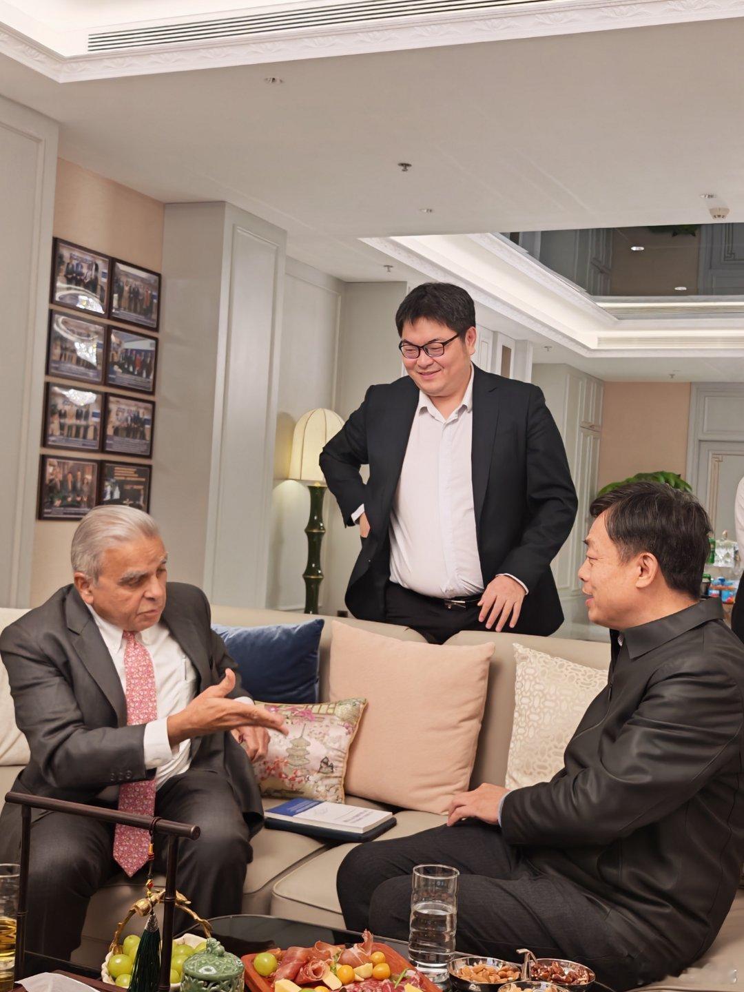 马凯硕：500个英国人当年就能管理3亿印度人，今天欧洲人连自己都管理不好，真是一