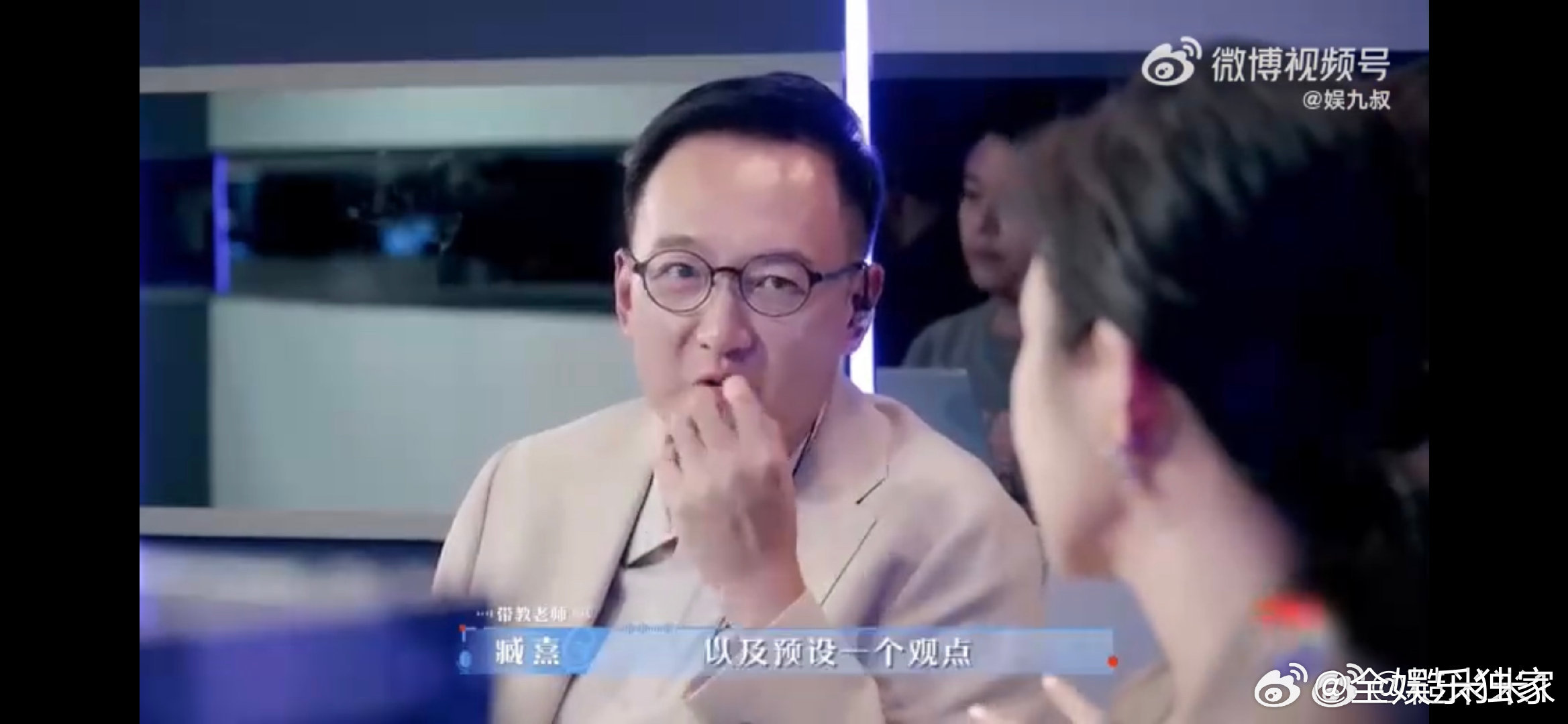 李宇嘉把新闻连成了辩论赛令人心动的offer李宇嘉太想得到自己要的答案，结果访谈