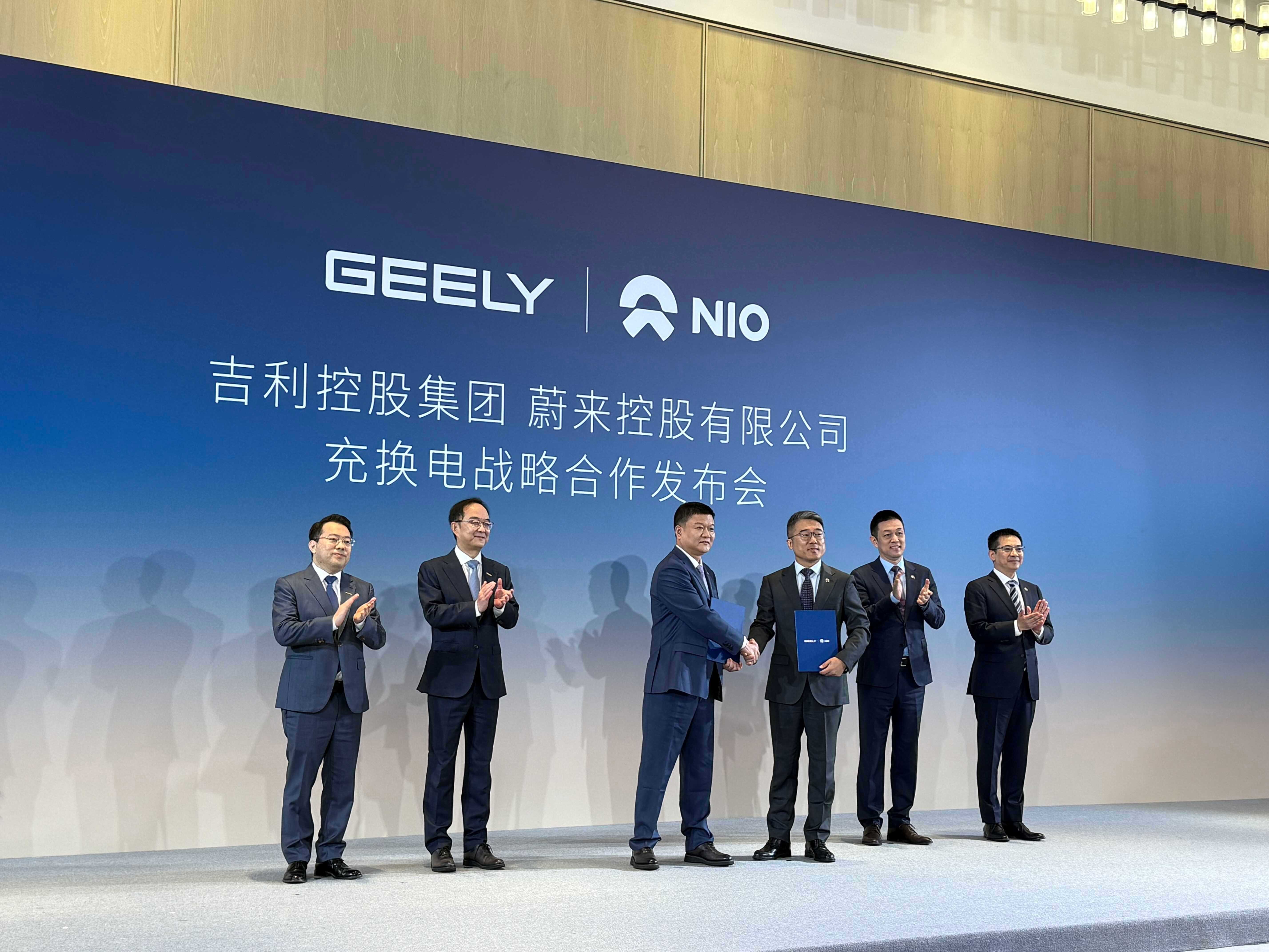 蔚来李斌回应与吉利合作充换电 终于落地了，我记得这是很早之前就签了意向和备忘录，