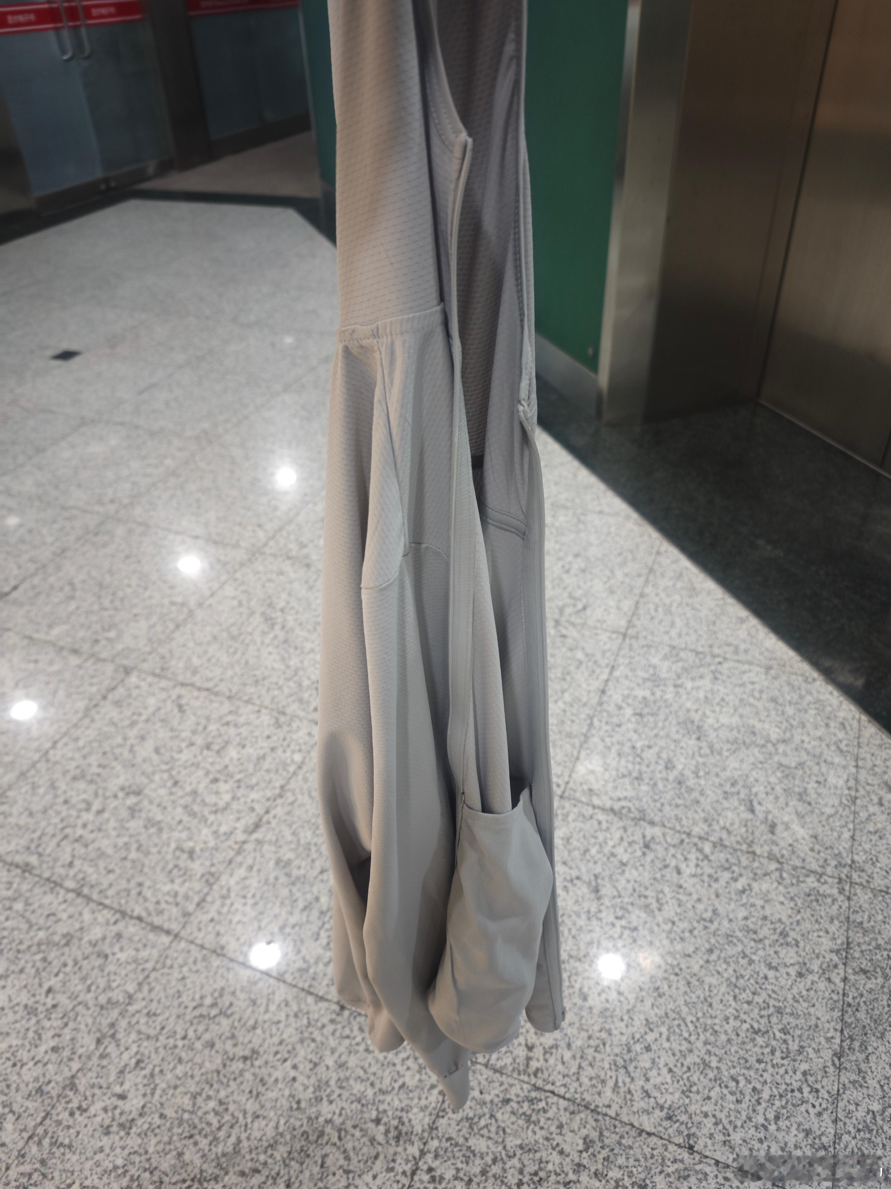 月初的时候去星研自习室人大店，不小心把防晒服弄丢了，找了好久都没有找到。前段时间