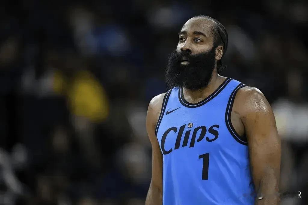 04月16日NBA官方宣布，快船球员詹姆斯-哈登被评为第25周西部的周最佳球员。