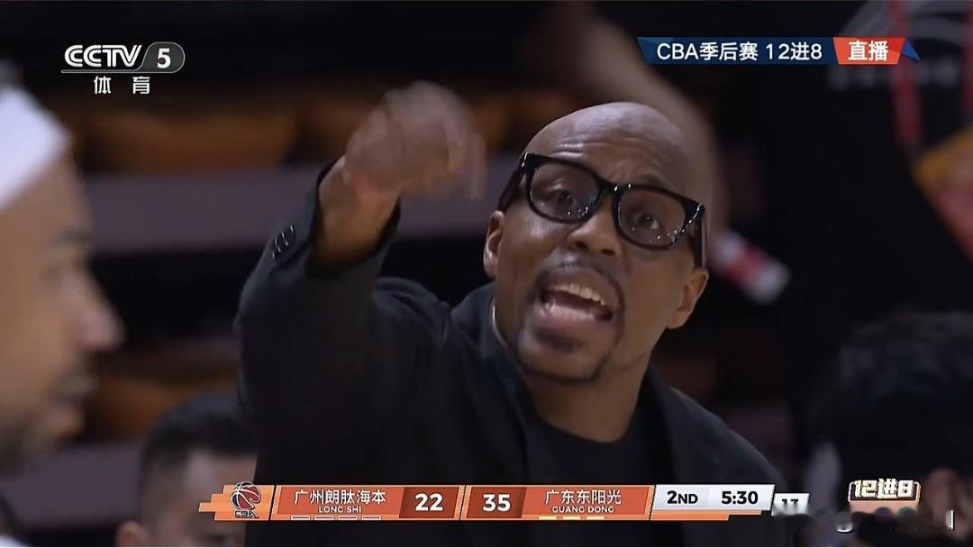 CBA季后赛（第二场）上半场结束广东52-24领先广州28分。
  5月1日晚，
