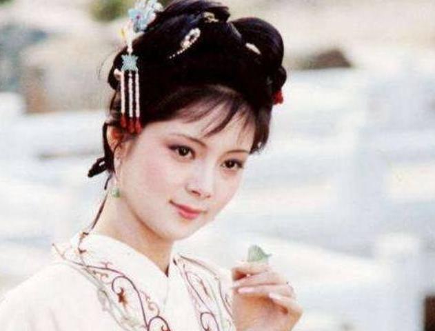 用小作文致人社死，宝钗的含金量正在上升。

从不关注热搜的我，还是被这两天刷屏的