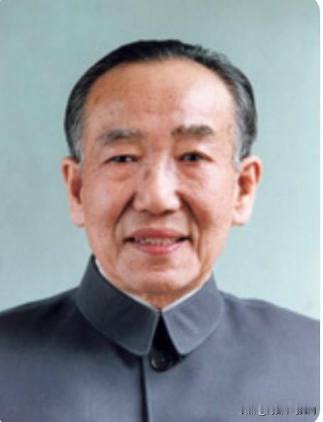 时年37岁的他任湖北省委第一书记，主政期间，任武汉防汛总指挥，死守长江大堤，舍农