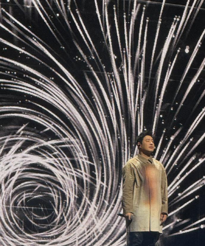 今晚佛山现场太炸了！在佛山国际体育文化演艺馆，跟潘帅一起狂欢到尖叫，每首歌都大合