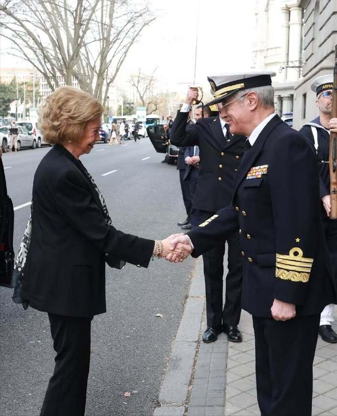 3月4日，西班牙索菲亚王太后访问了马德里海军博物馆，参观“来自海上的国旗，我们身