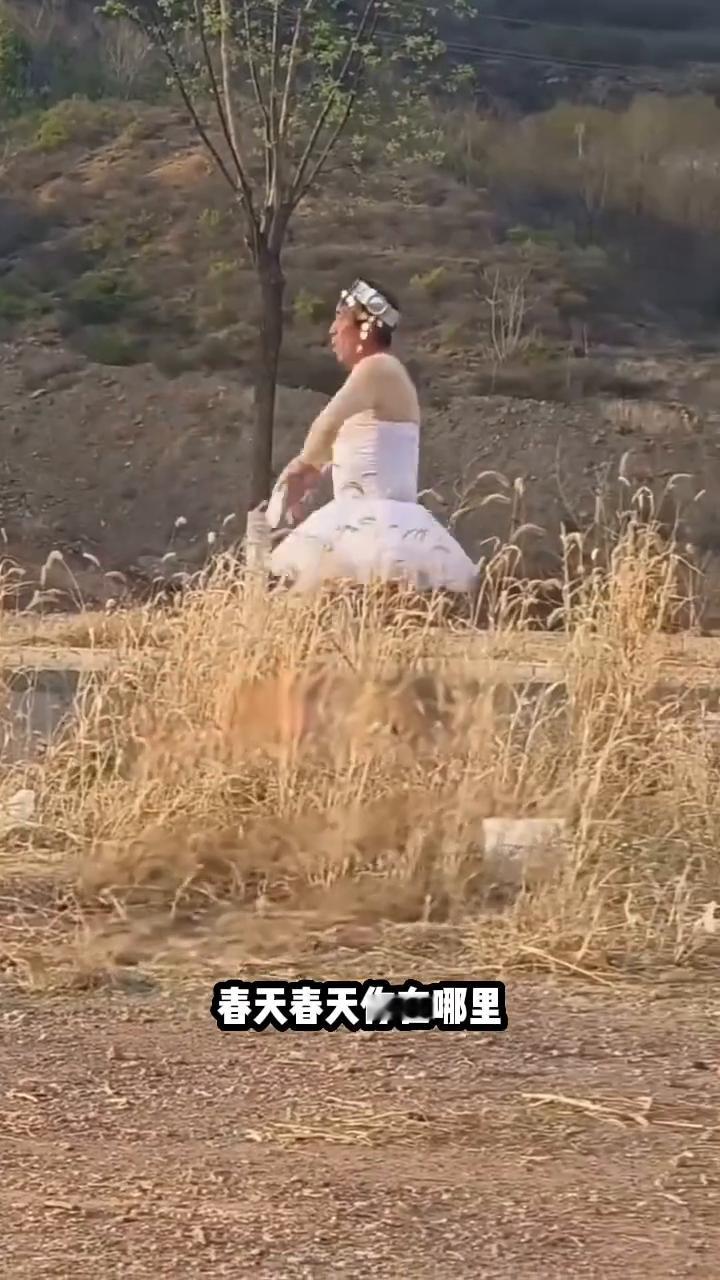 大拿搞笑配音。
感谢老铁们送来的小心心。这谁刷个跑车？感谢我大哥，给大哥献上一段