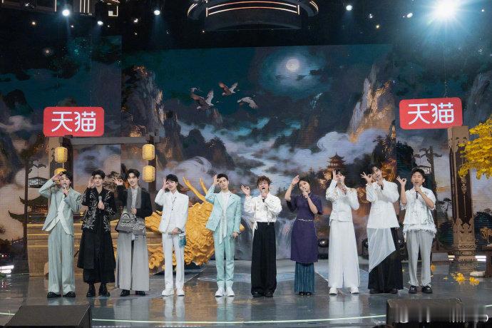 罗云熙[超话]罗云熙hi6西装look谁还没看罗云熙 hi6 的青绿西装？这清爽