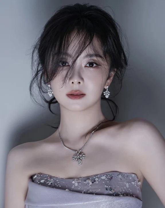 谭松韵｜被这组搭配照硬控了！太美了！
2026腾讯视频年度发布｜谭松韵
一袭浅紫