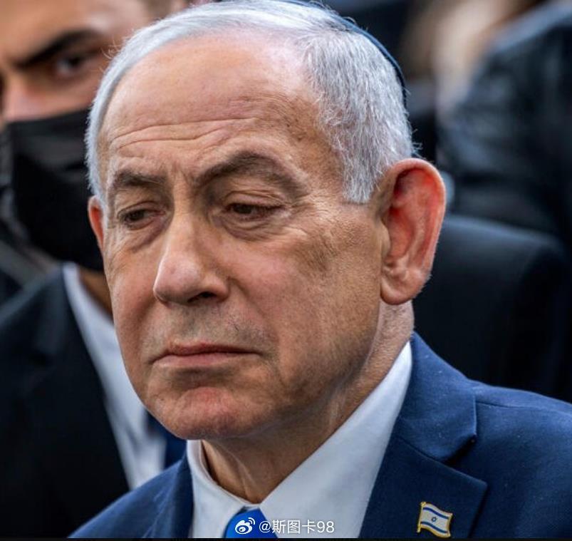 现在全世界都在猜测他的生死就像有国外网友说的，活着，依然是美国的爹，死了，美国换