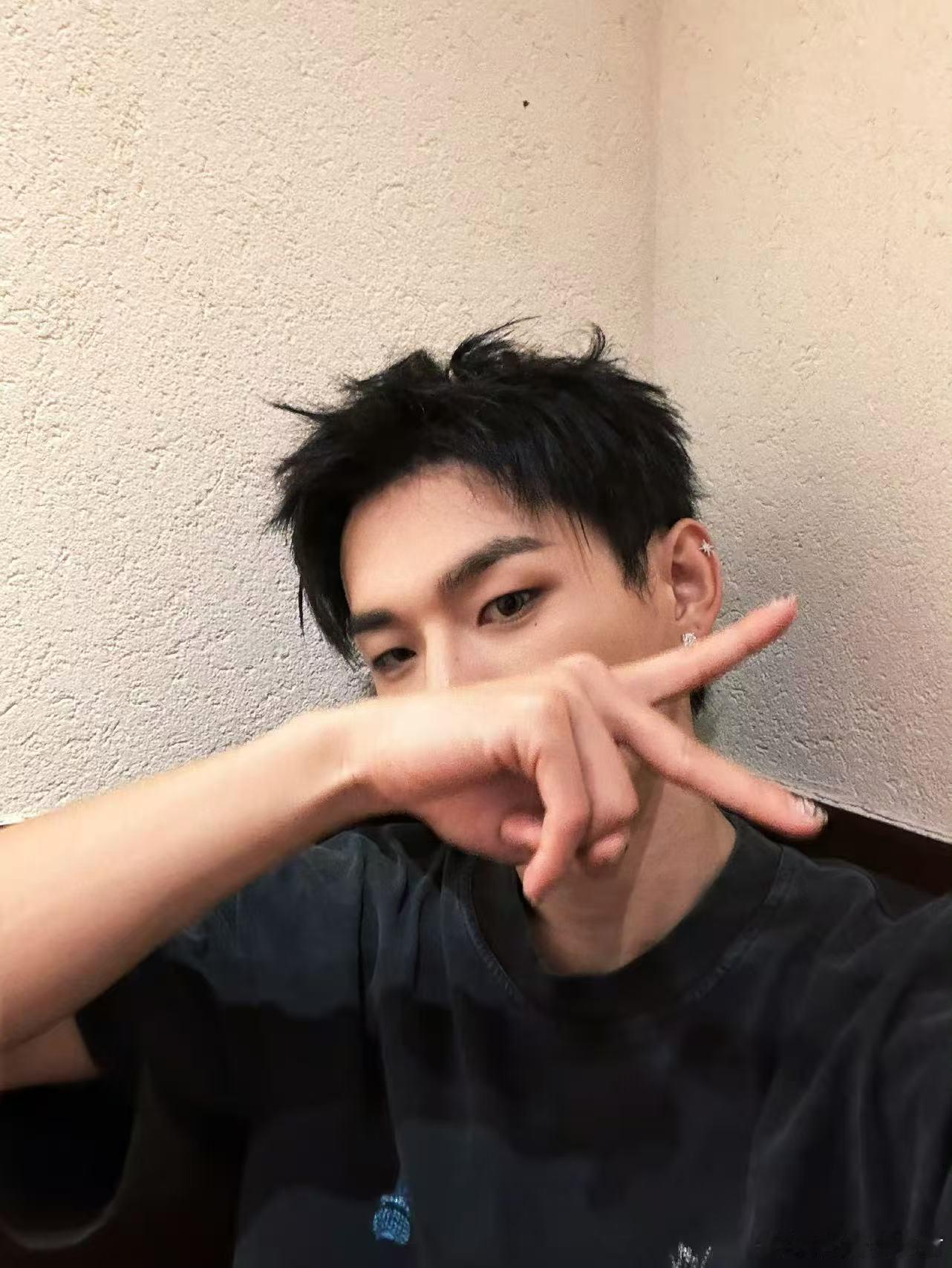 姚琛不上跑男吗 能跑敢拼，各类挑战都冲在前面，姚琛把运动感展现得淋漓尽致，很期待