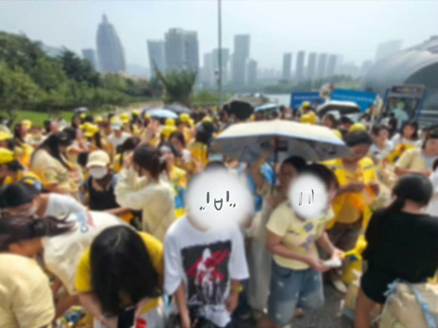 TOP登陆少年青岛演唱会，朱志鑫和苏新皓演唱会人气，好多人啊，现场都是黄海和红海