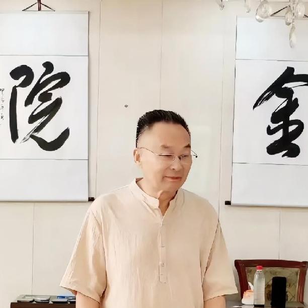 用科学来解释中医就是科学主义者的笑话！中西不需要被科学解释，就像政治经济学不需要