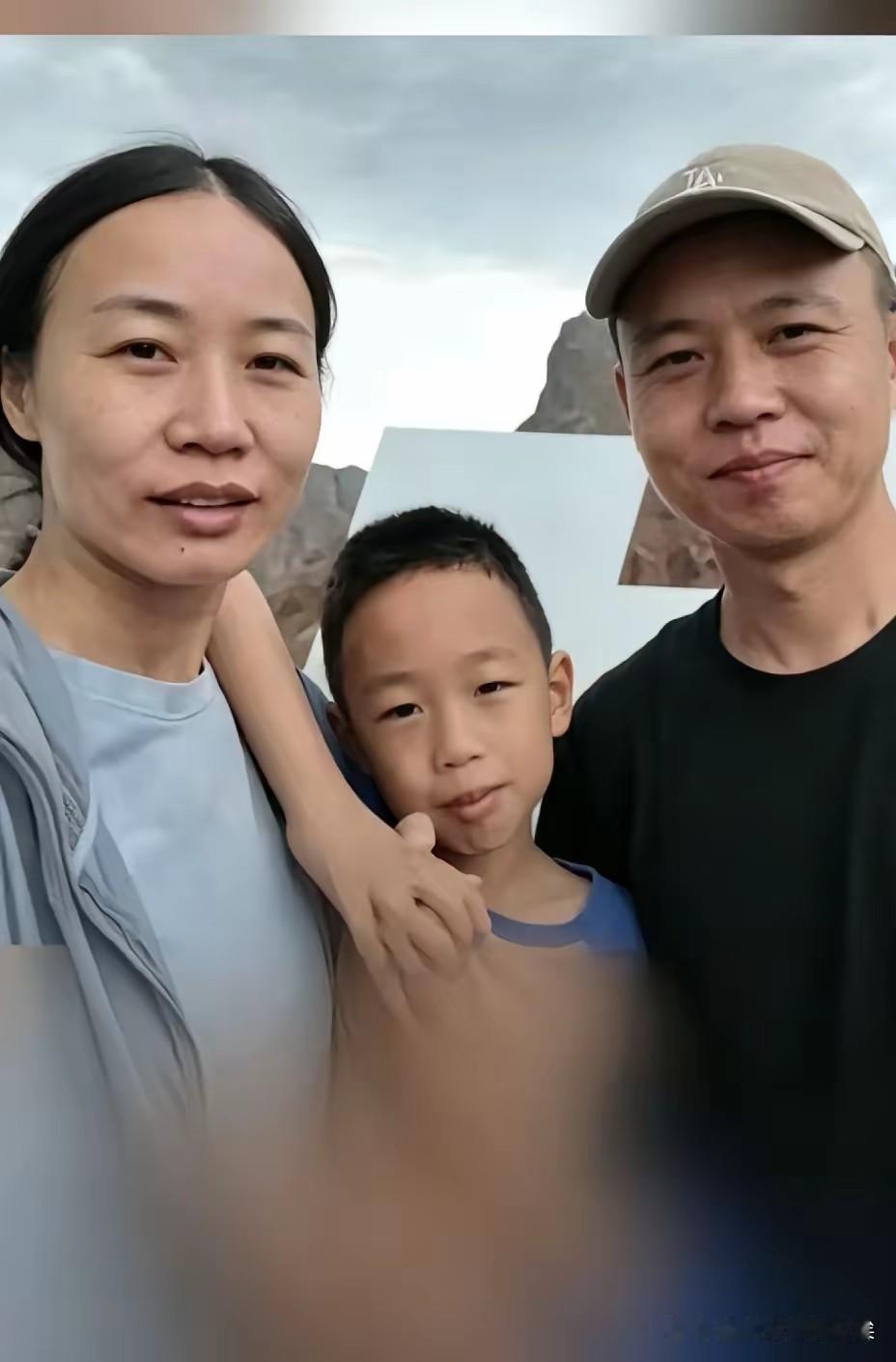 一场给孩子庆生的旅行，竟成一家人无法回头的噩梦。6月27日苏州一家三口飞到新疆，