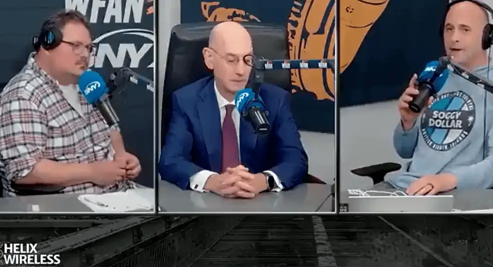 肖华：我得到的一切迹象都表明，詹姆斯计划下赛季继续打球。“你知道，我希望勒布朗能