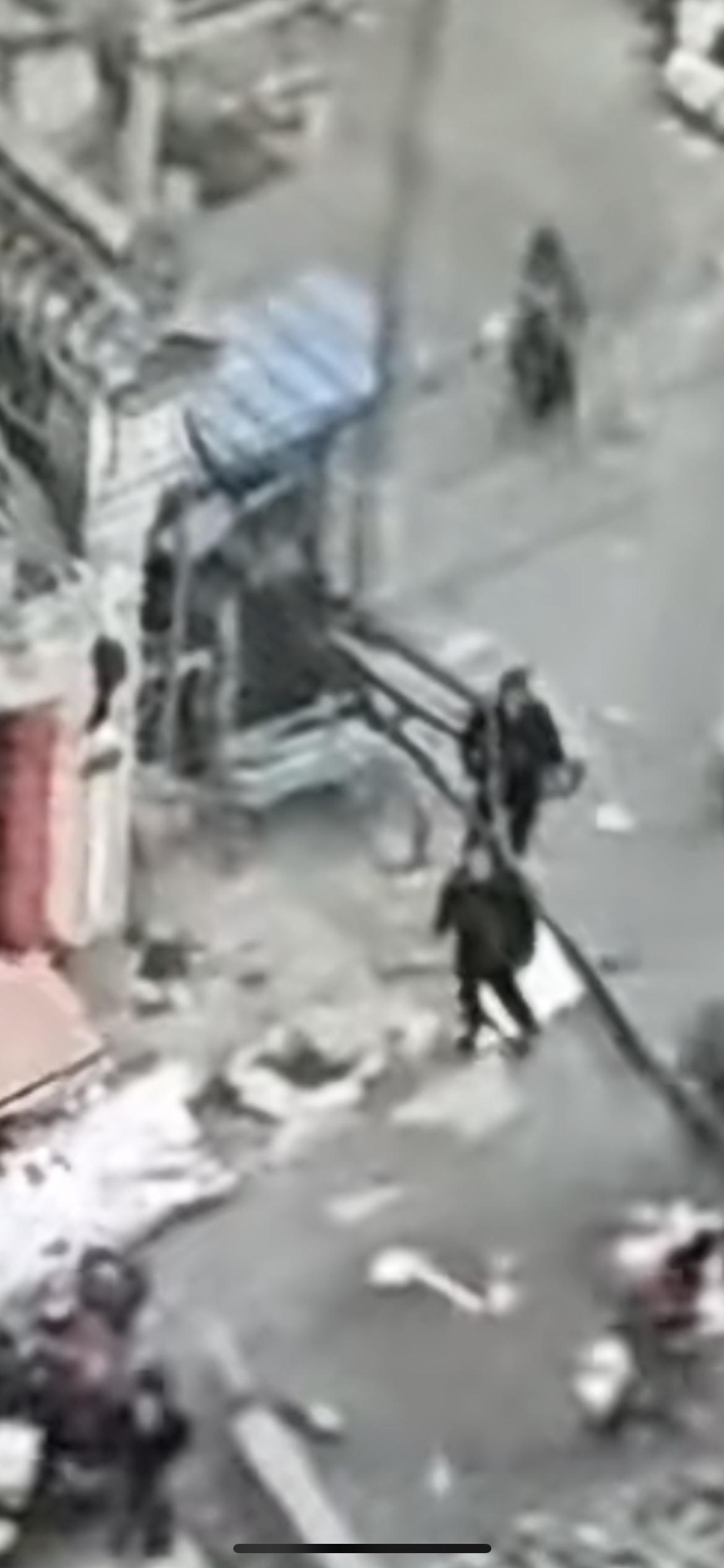 10月11日，甘肃兰州安宁区孔家崖街道一家小吃餐饮店内发生闪爆：该店铺，周围多家