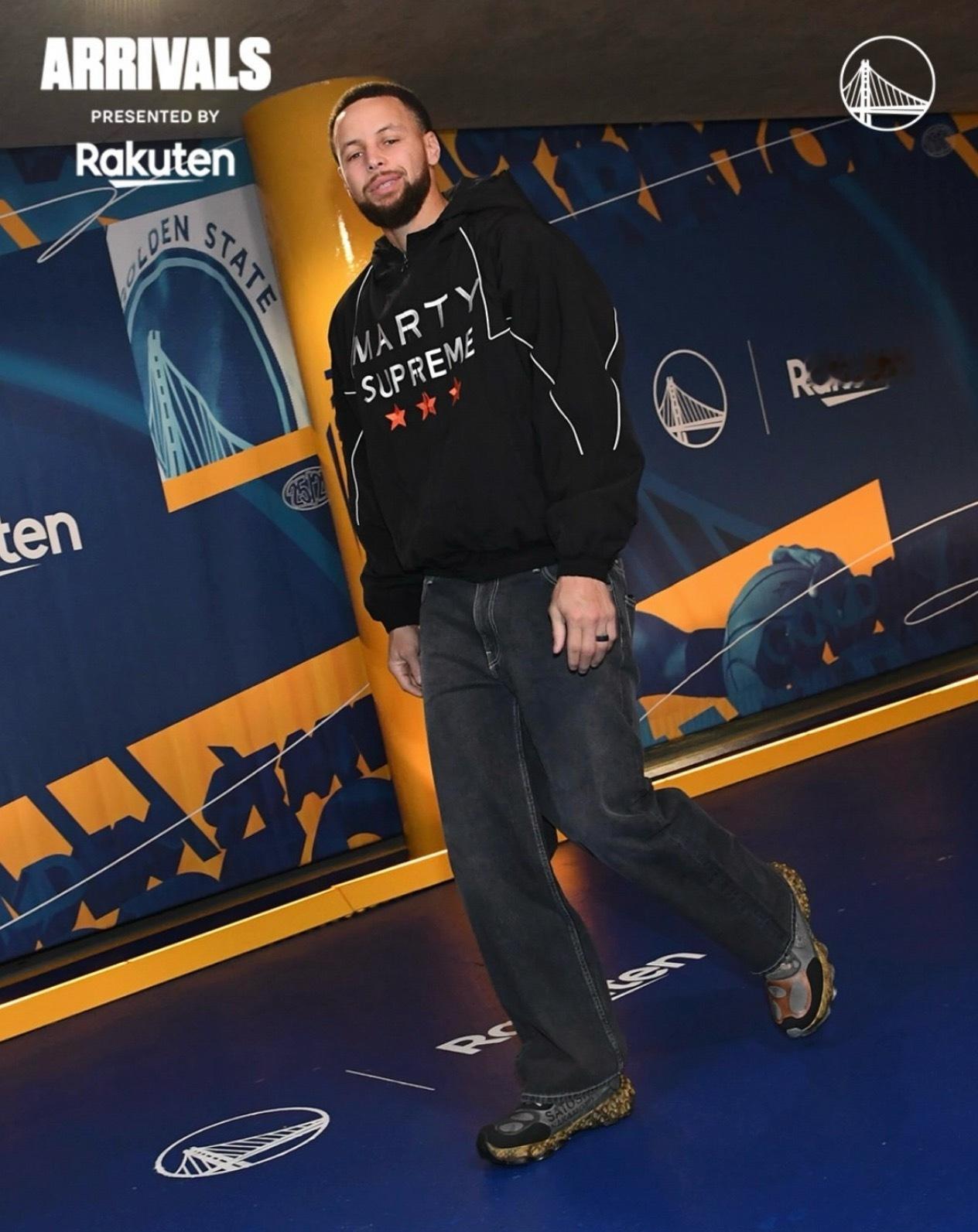 你永远都猜不到库里会上脚什么鞋比如这双Salehe Bembury操刀的Sato