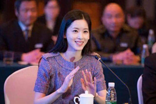 何超琼反问章泽天惊全场，刘强东脸盲真言终被印证
