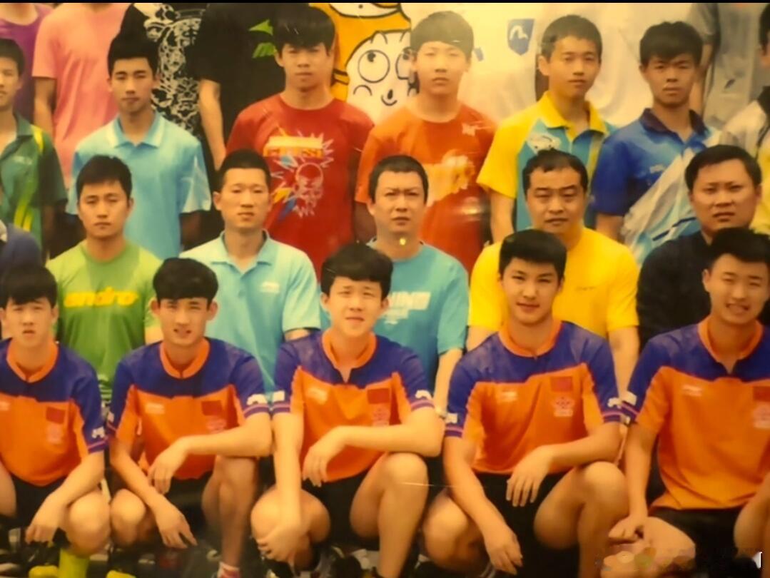 牛冠凯发考古照片，牛牛你是看头哥和王晨策出去玩了没带你急得吗[笑cry][笑cr