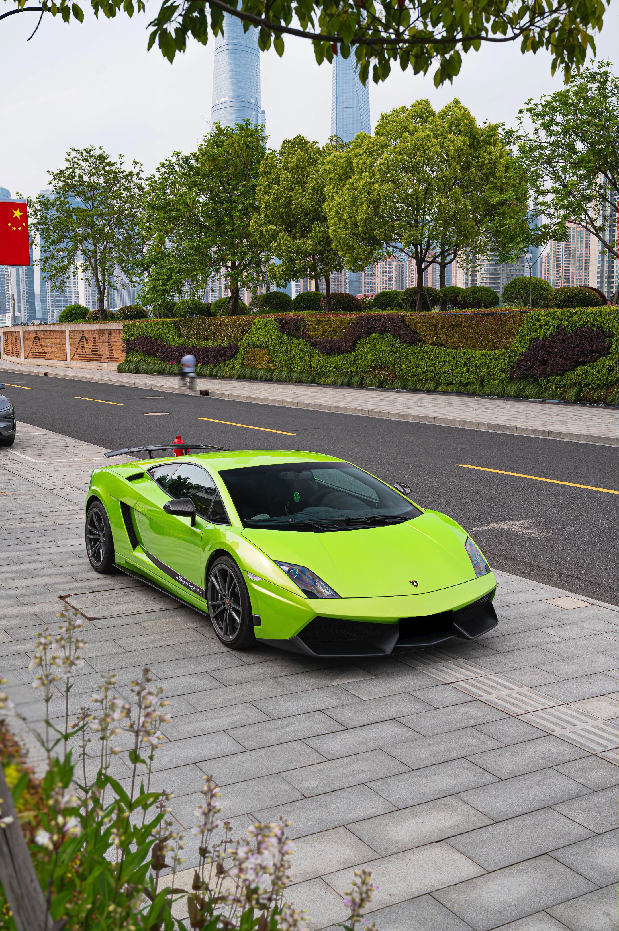 这个配色的盖拉多赛道版美绝了。Lamborghini Gallardo...