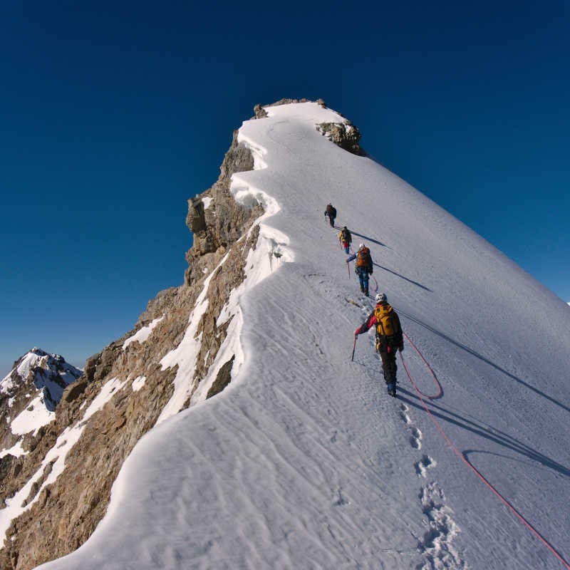 #韩国网友问中国有登山的地方吗# 中国到底有多少山？中国，这片古老而又充满活力的