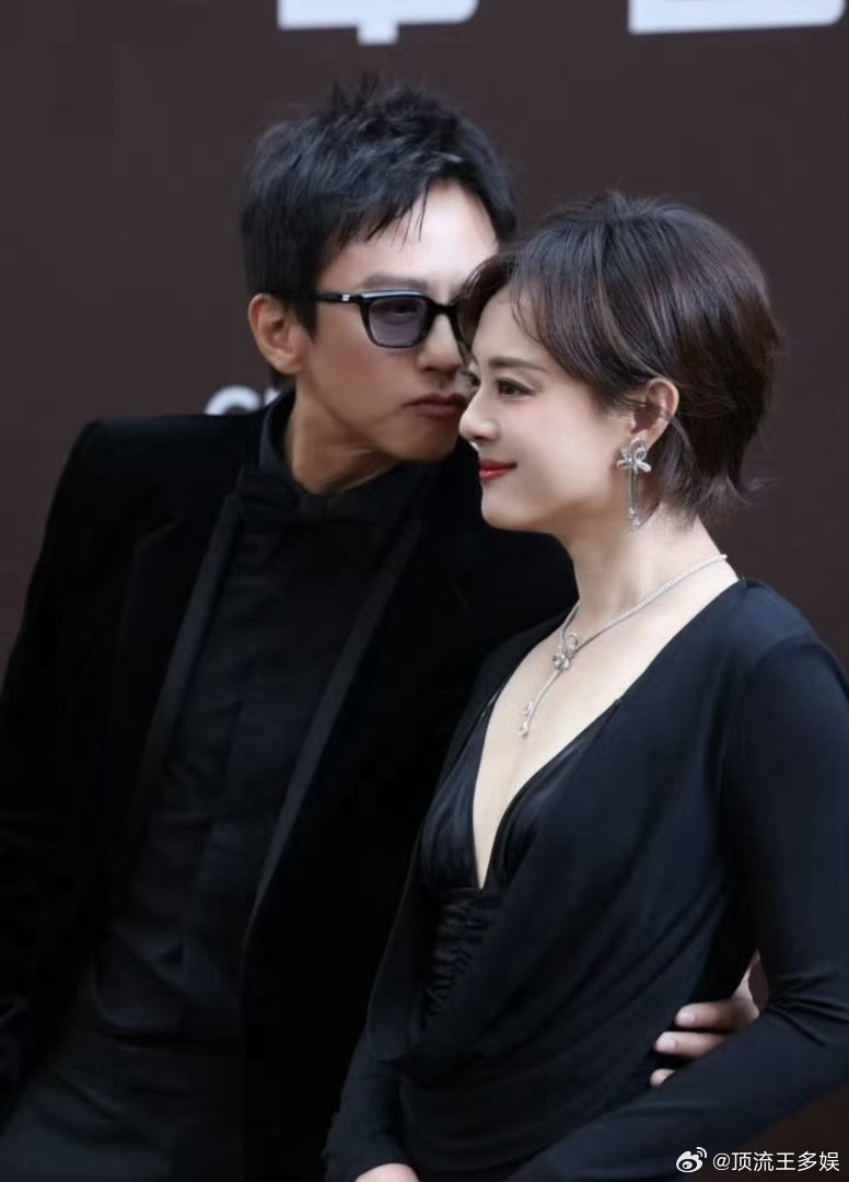 邓超姐姐在工体看弟弟的演唱会离开孙俪算邓超长大吗工体演唱会氛围感直接拉满，邓超在