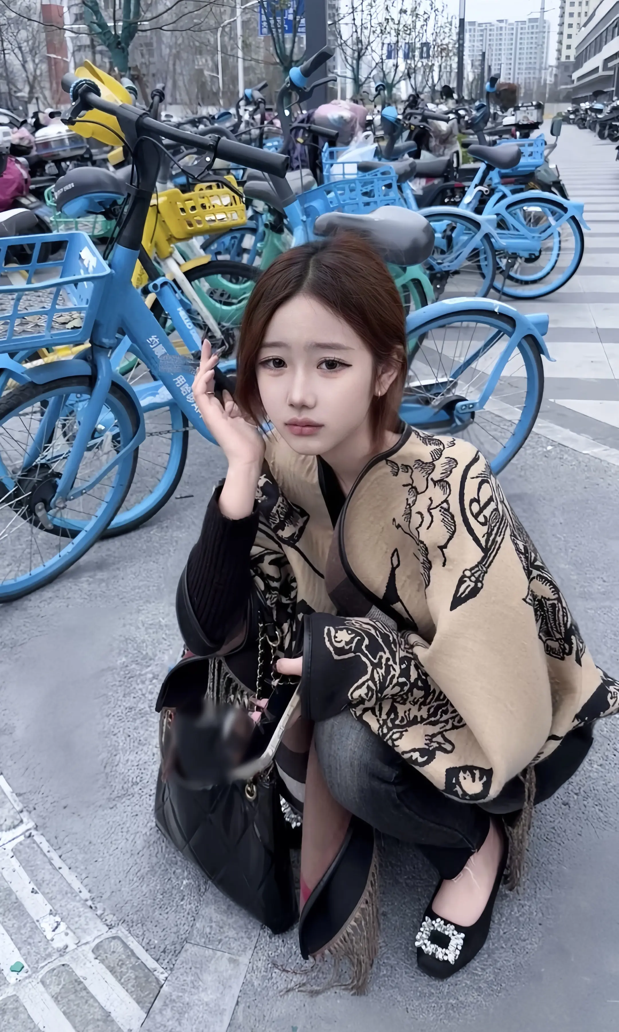 本来想演一个玩弄人心的渣女  结果演着演着变成了期待回复消息的舔狗