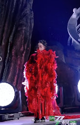 陈德容[超话]陈德容直拍 悠哉走秀乘风2025看了陈德容二公舞台直拍，她的松弛感
