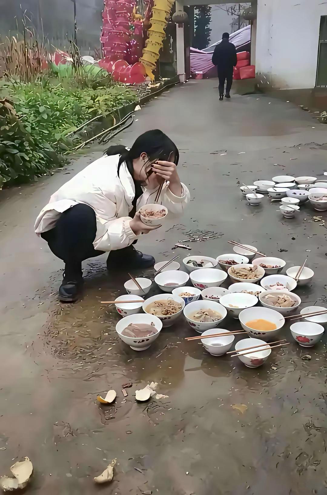 这是哪里的习俗，也太随便了吧，还能吃下去不[捂脸]