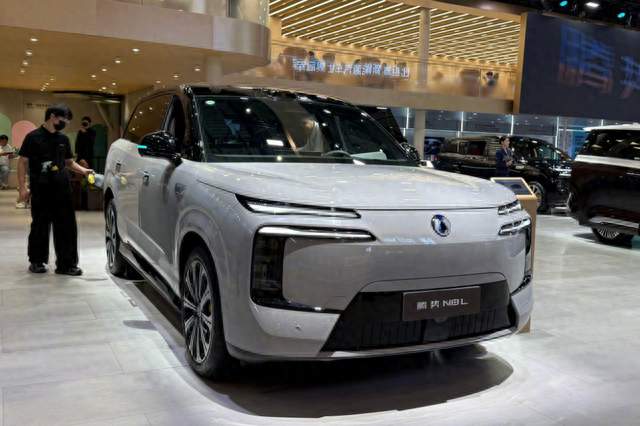 比亚迪“巨无霸6座SUV”来了，纯电续航近1000km！