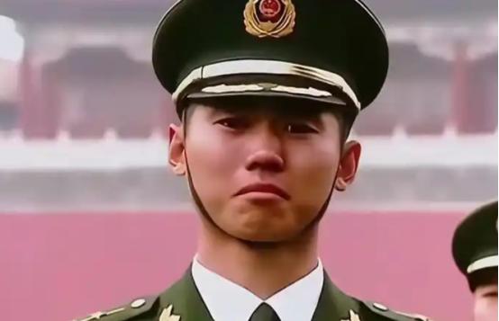 2024年没人预料到，之前被誉为“最美升旗手”的退伍军人张自轩，竟然在回到地方仅