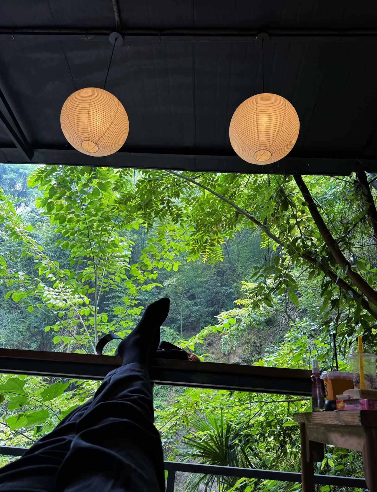 在山里躺平一刻⛰️
永远太远了！
现在先跟我一起去山里吧！
进山里做自己 山野主