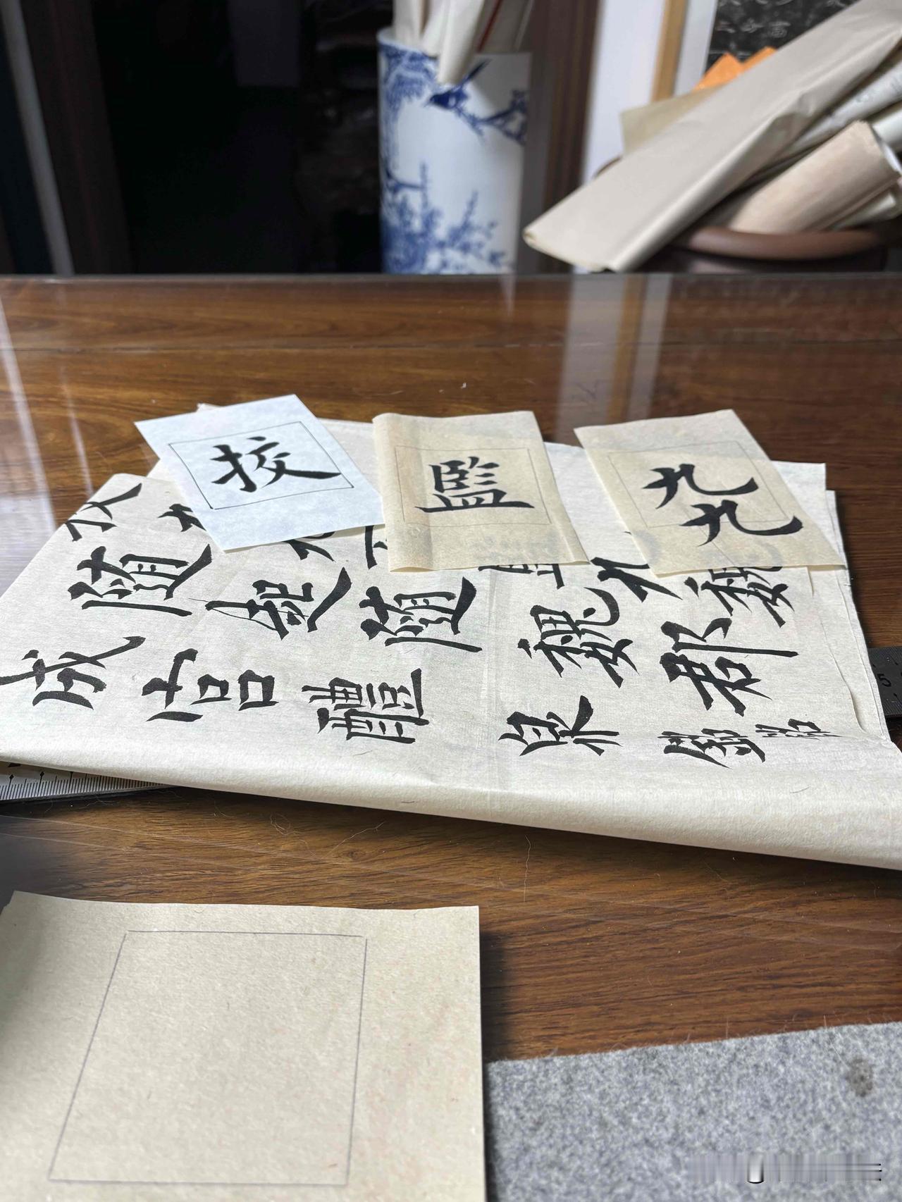 批阅欧楷，很令人燥热，这天气本就热到爆