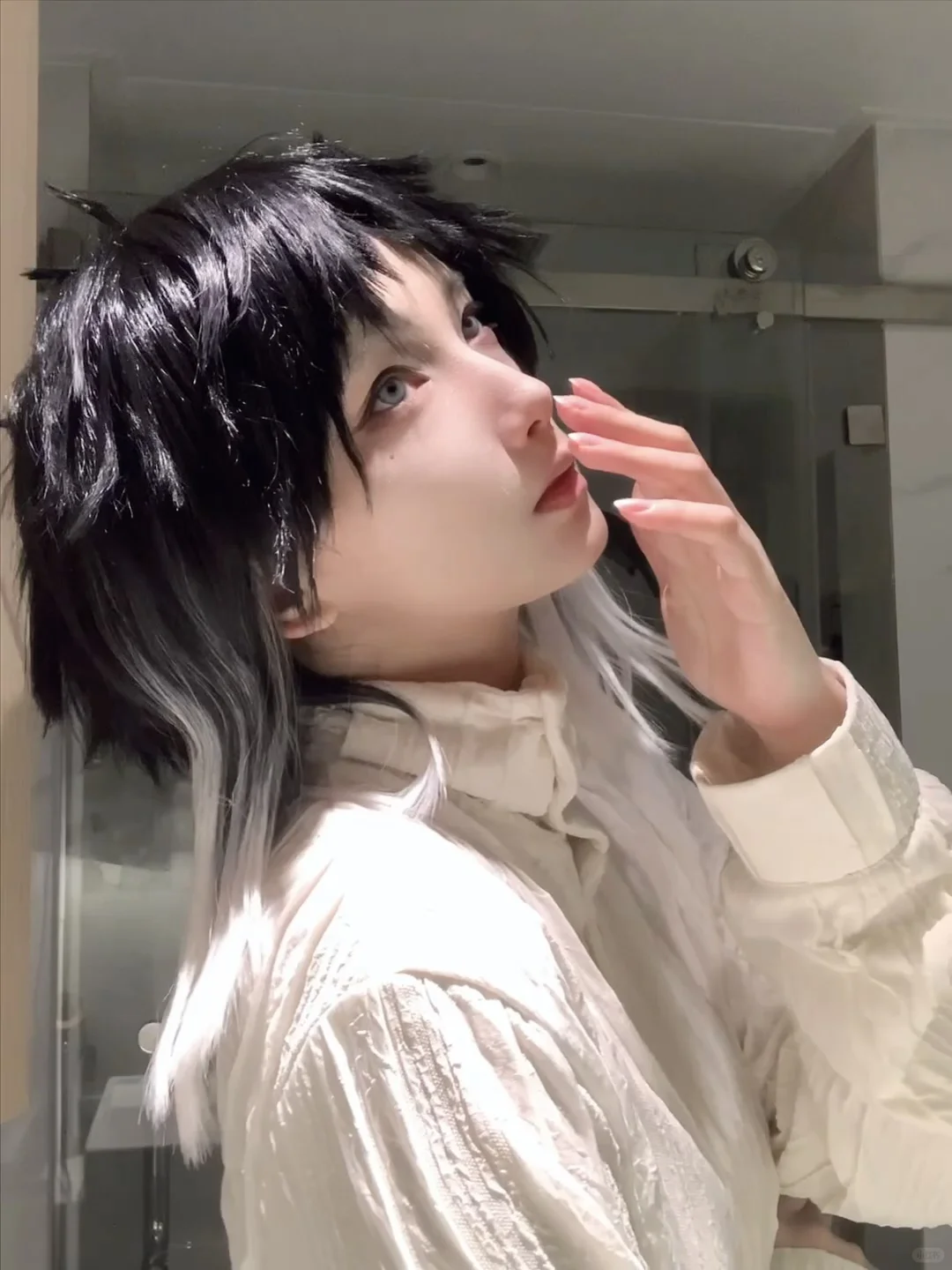 听说芥川的原设定是有泪痣的