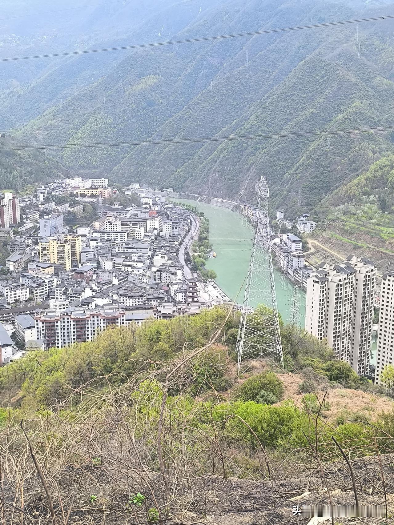 老家农村就一定好吗？

我是农农村人，严格说是农村大山沟沟的人。年少时，向往大城