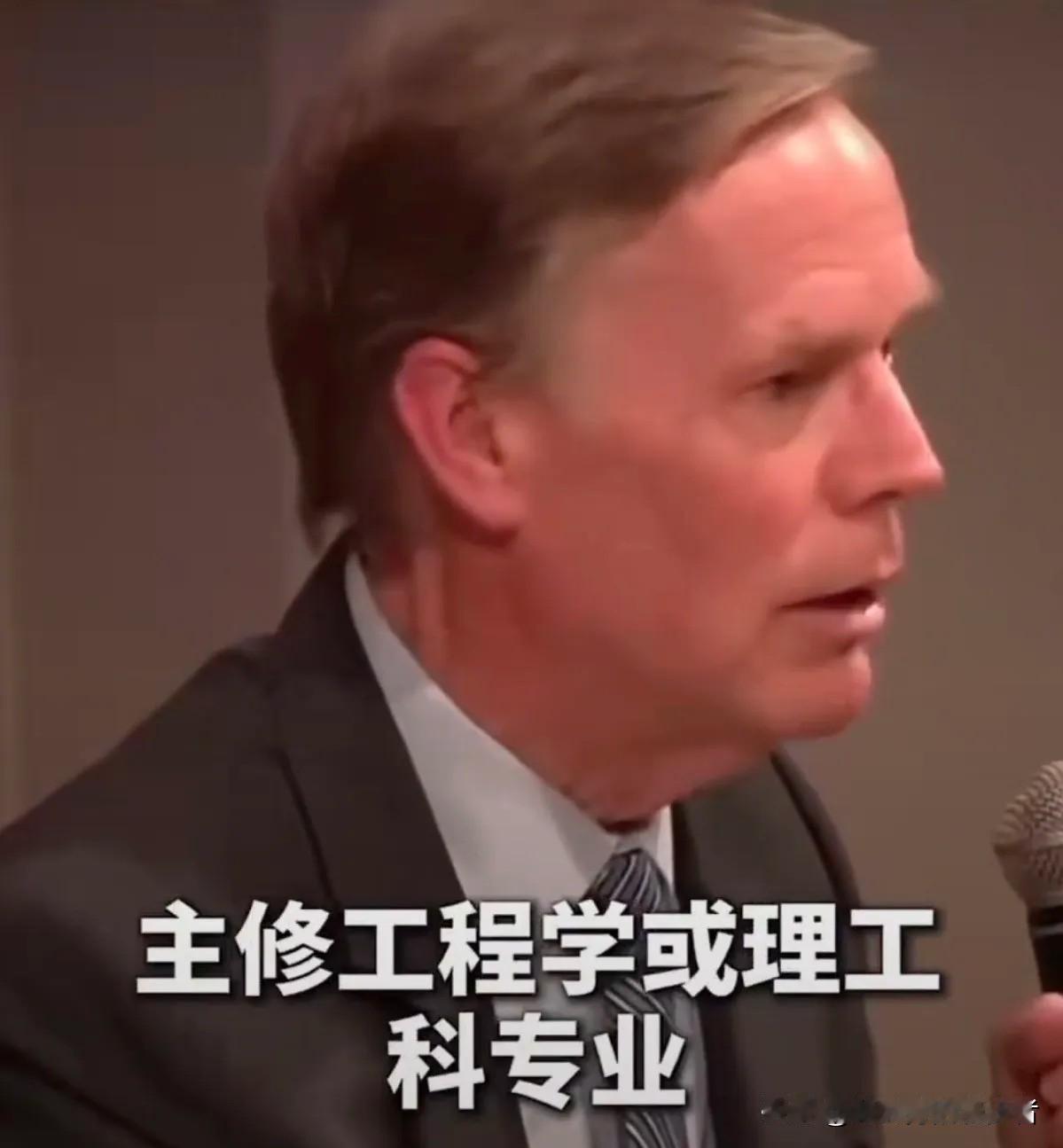 美国前驻华大使伯恩斯说：“我们都低估了中国。从北京到上海的高铁我坐过，1000多