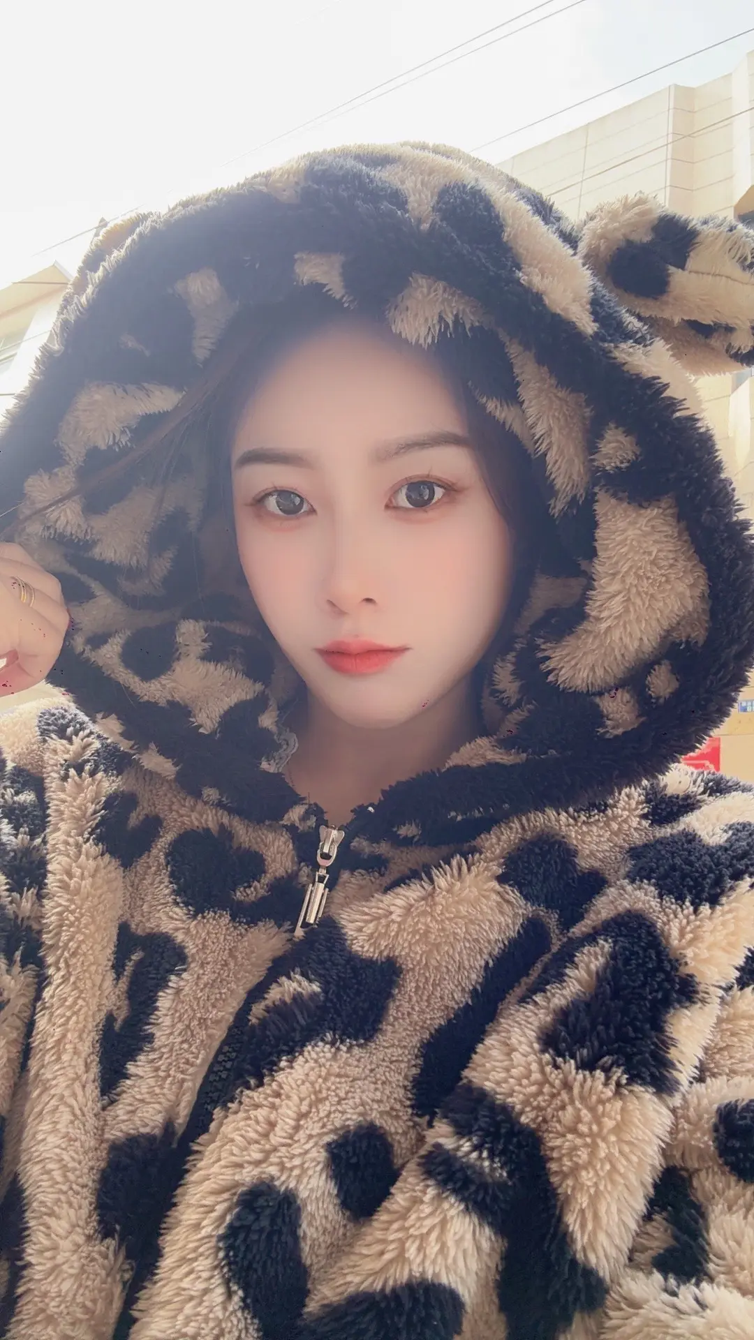 在这个薄情寡义的世界，你可以什么都听；但不能什么都信，人与人的关系就像...