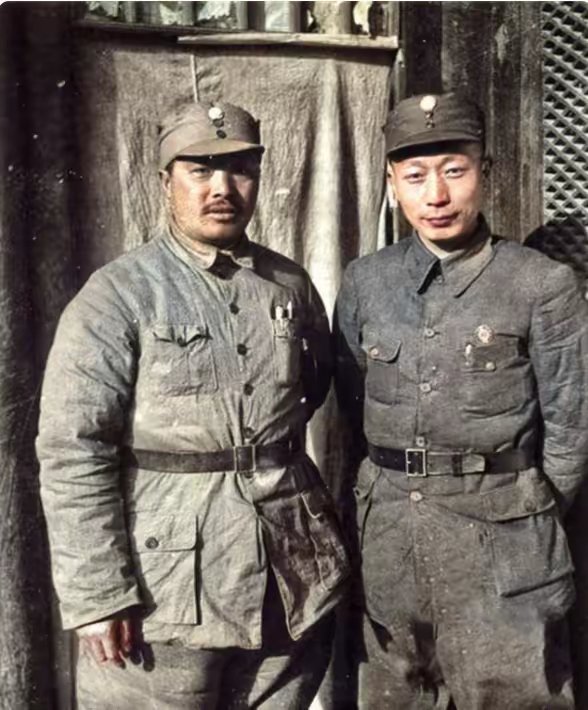 1939年，贺龙和聂荣臻在晋察冀阜平城留下了一张罕见合影。当时贺龙是120师师长
