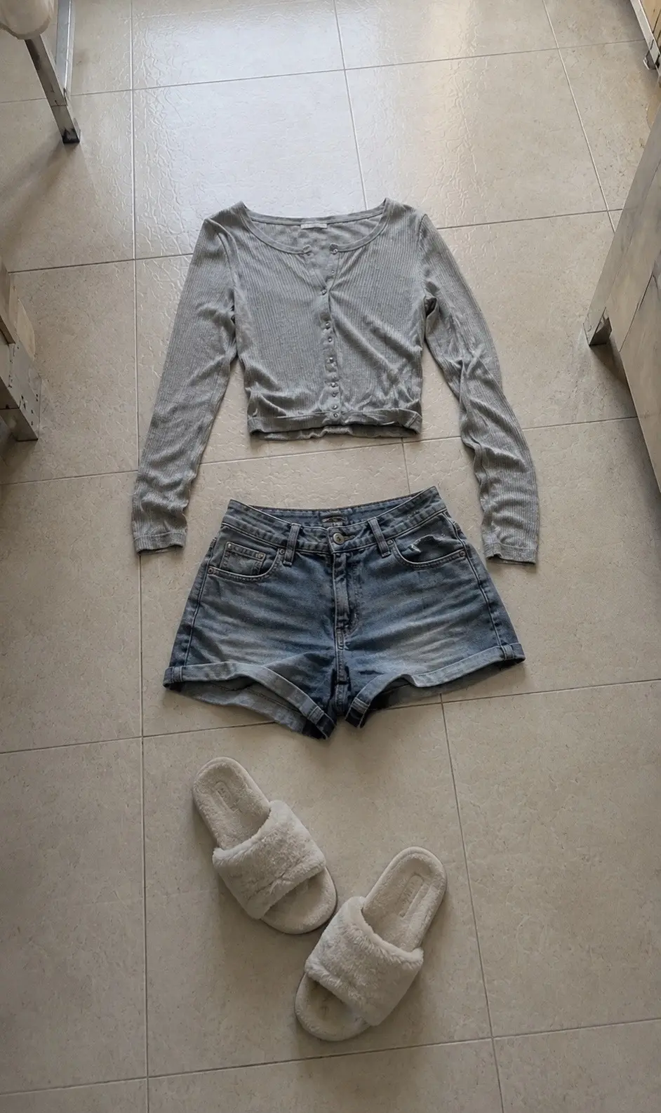 作息乱乱的，人笨笨的，意志淡淡的。