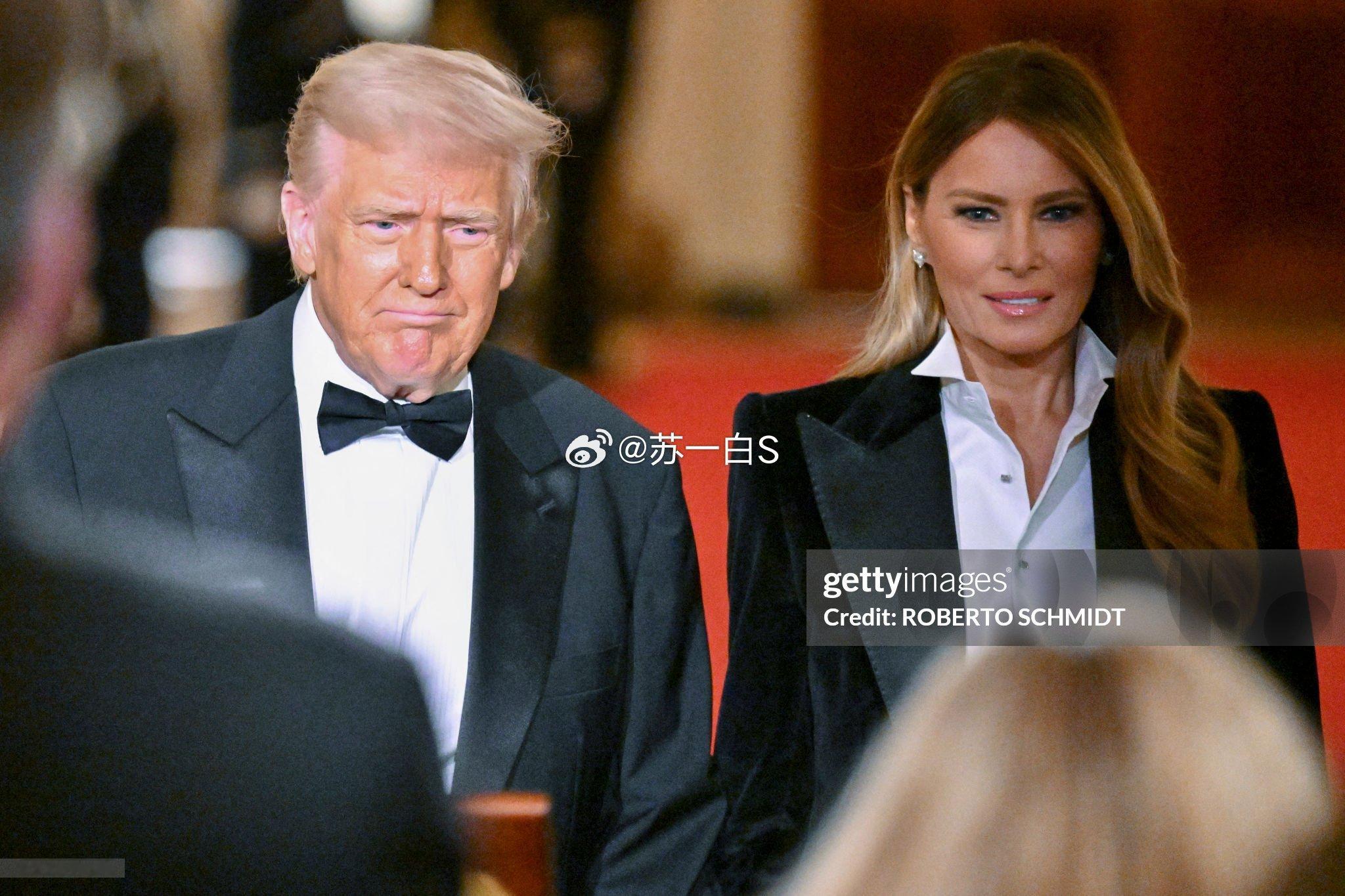 新鲜的Melania‼️好多天没公开露面了今晚跟川普一起参加白宫晚宴👇 