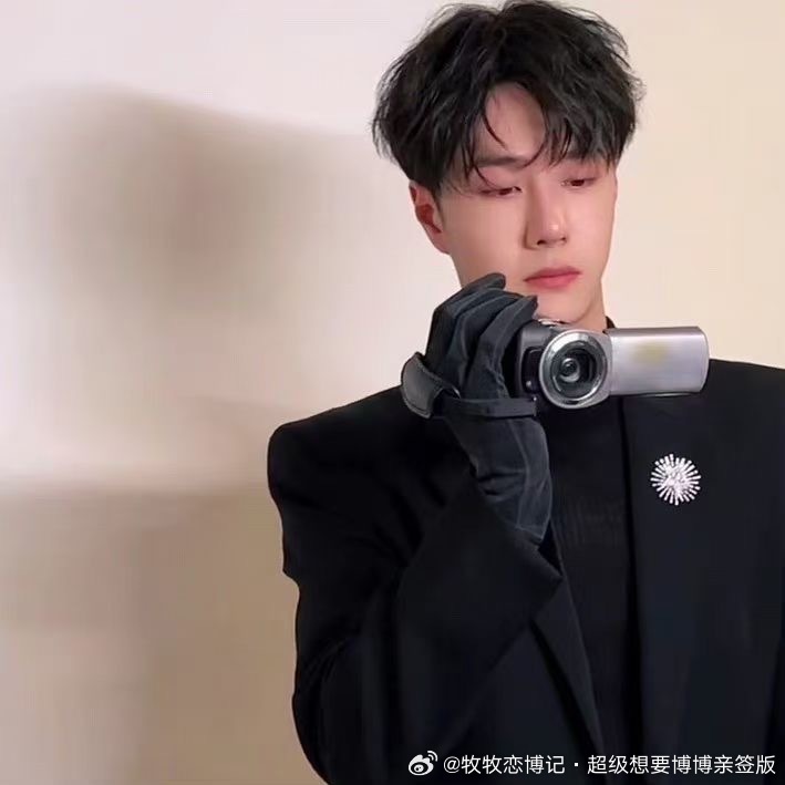 世界需要讲讲道理，但我只偏心你。王一博