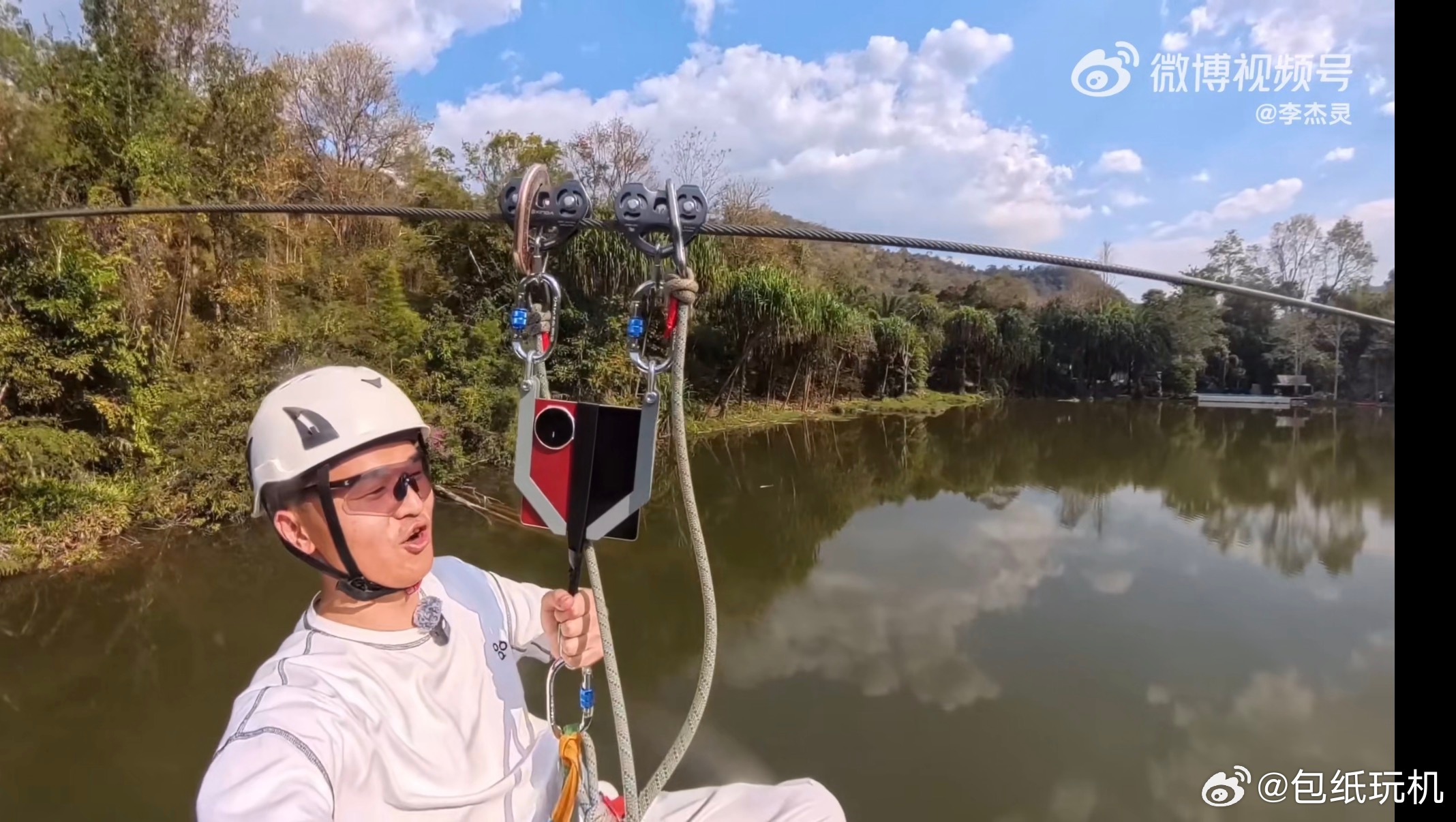 李杰灵这个挑战看得我也捏了一把汗啊，把荣耀Magic V6当承重件挂上滑索来测试