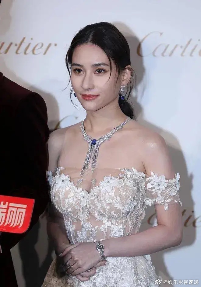 何超莲是个有大格局的女人，她对何猷君和奚梦瑶的婚礼送上了祝福，何猷君是四太家的、