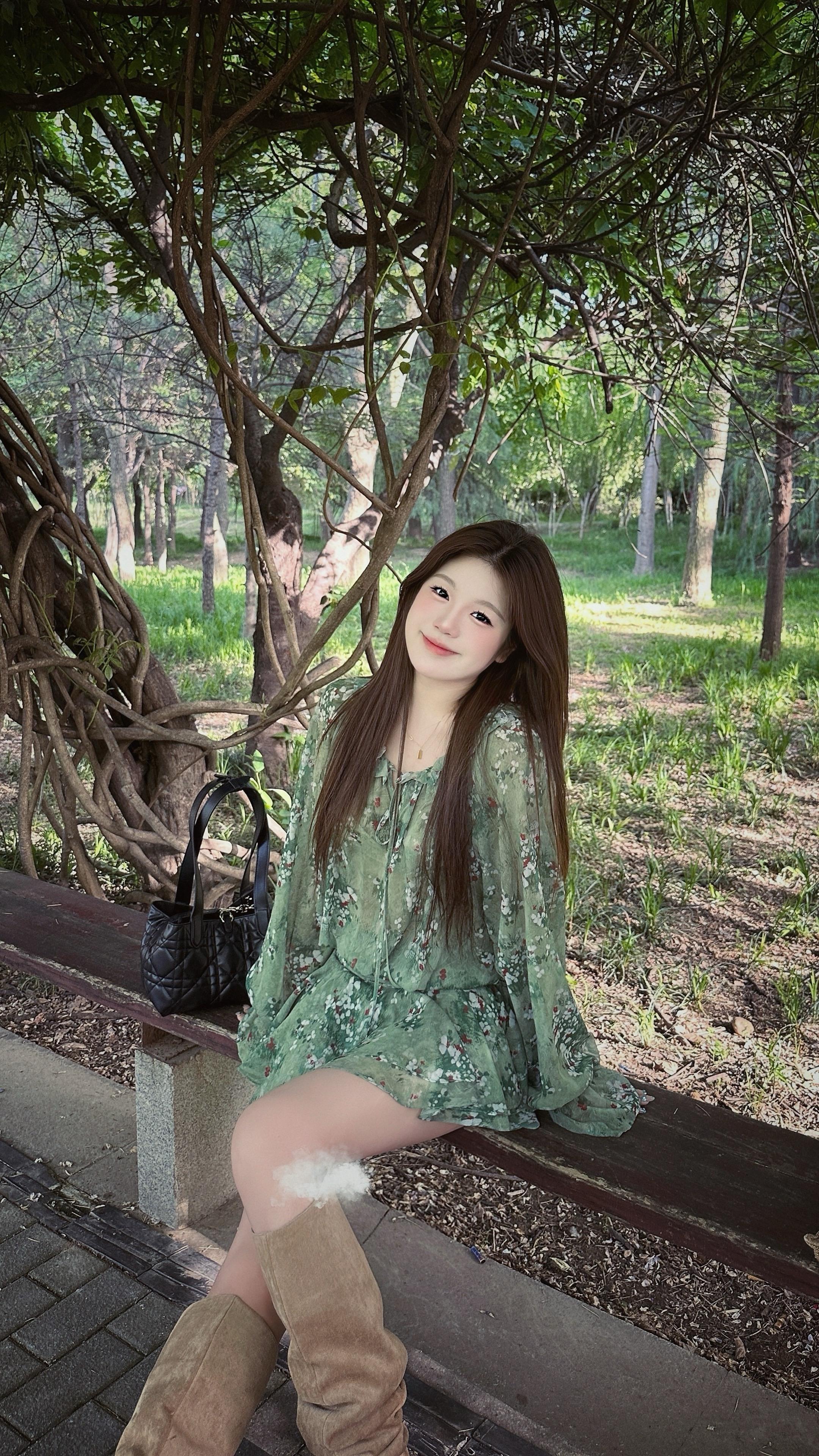 墙角开了一朵小花