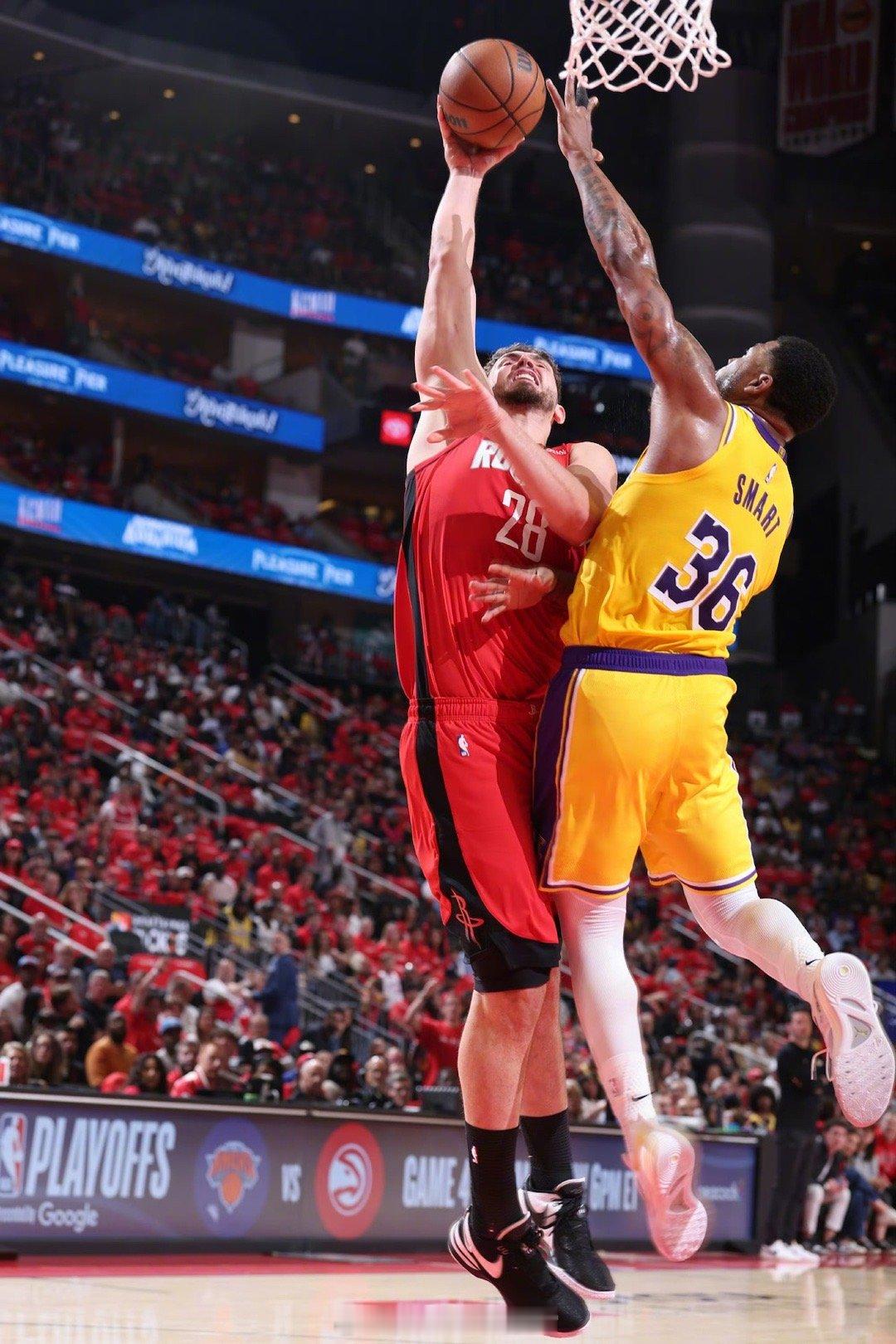 NBA25-26赛季火箭季后赛第一轮第3场，全场比赛结束，火箭112-108湖人