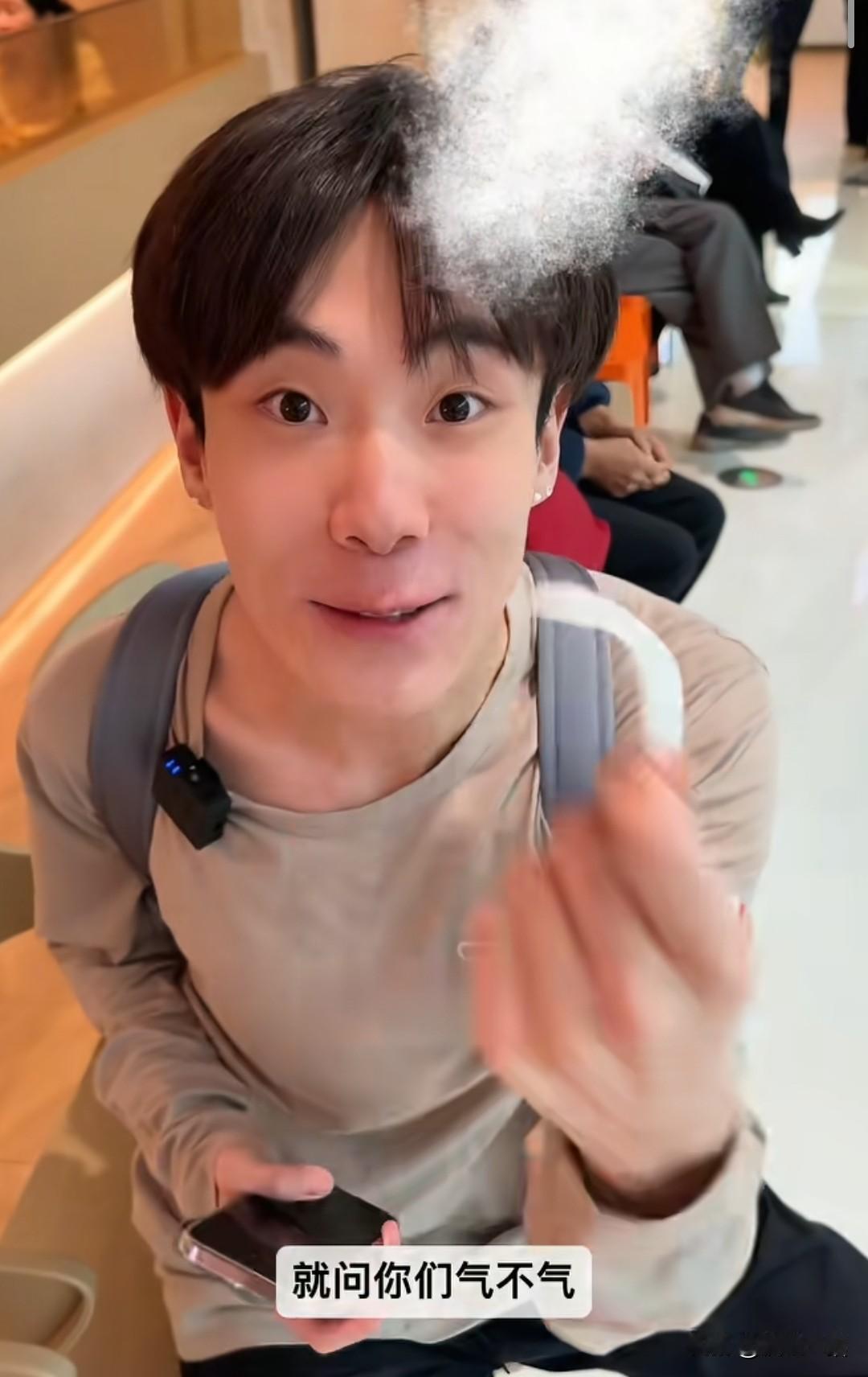 第二个李佳琦出现了，一个馒头卖3块9，你觉得贵的话，现在的你应该努力赚钱。
4,